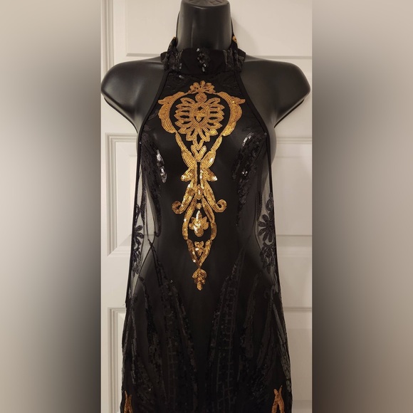 ⭐️Black & Gold Halter Maxi Dress - Picture 5 of 11